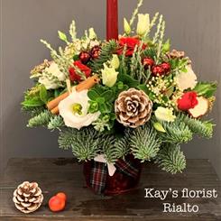 cinnamon table arrangement