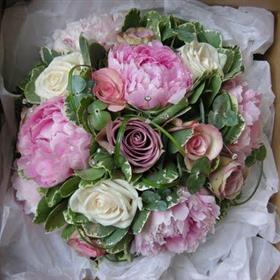 fwthumbvintage-wedding-bouquet-duskypink-cream-green.jpg